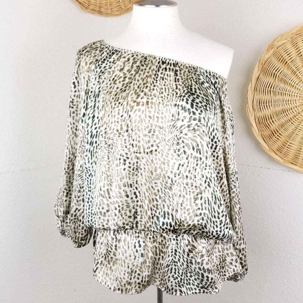 Vince Camuto Blouse size Med Leopard print Satiny